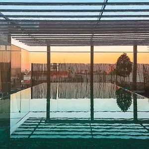 Lux Park מלון