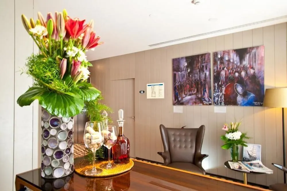 Lisboa Carmo Hotel 4*, Lisbon