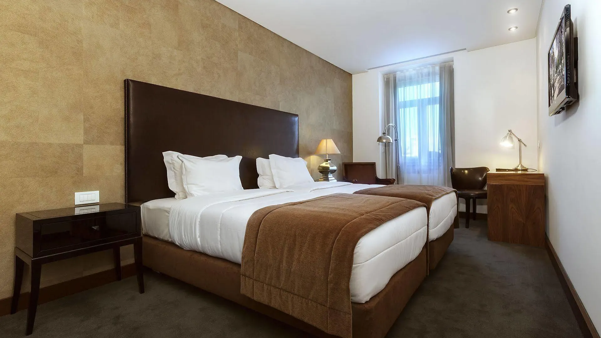 Lisboa Carmo Hotel 4*, ליסבון