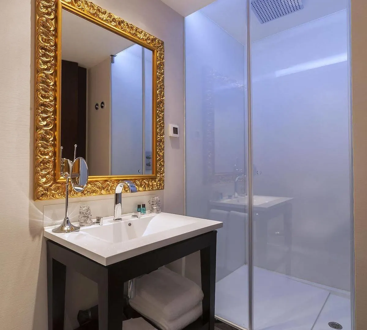 Lisboa Carmo Hotel 4*, Lisbon